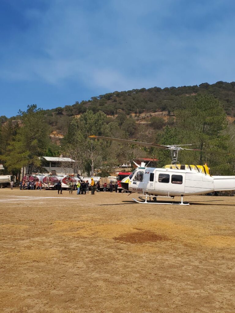Se Intensifican Esfuerzos para Combatir Incendio Forestal en Nicolás Flores