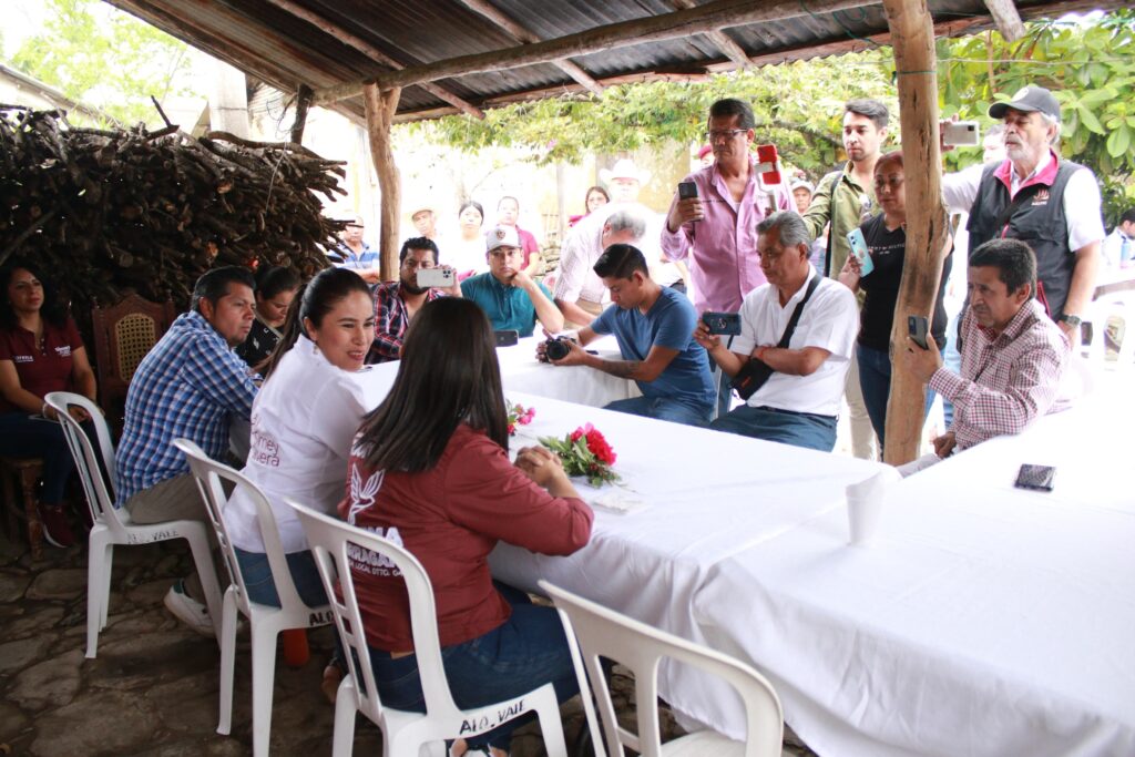 Simey Olvera Fortalece vínculos con la Huasteca y la Sierra