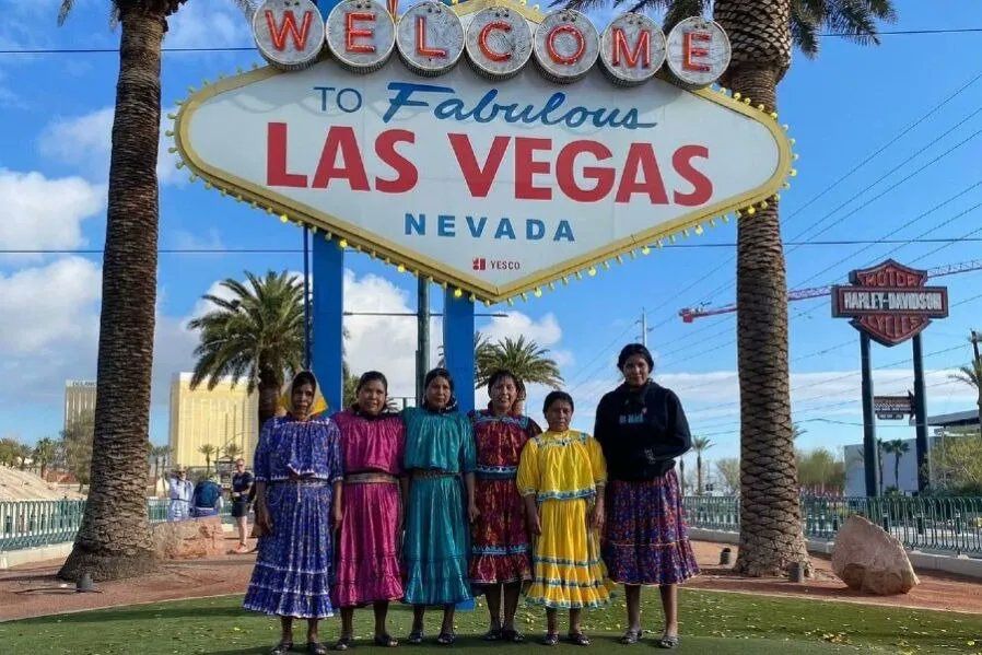 Valientes Mujeres Rarámuri Corren 550 km de Los Ángeles a Las Vegas: Un Testimonio de Resistencia y Empoderamiento