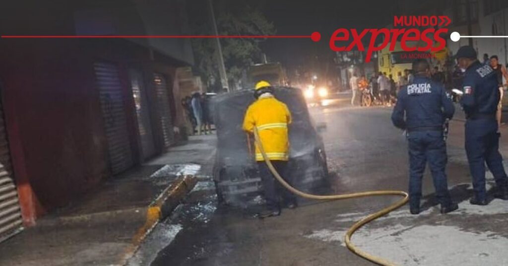 ¡Cuidado! Automóvil se incendia en Atotonilco
