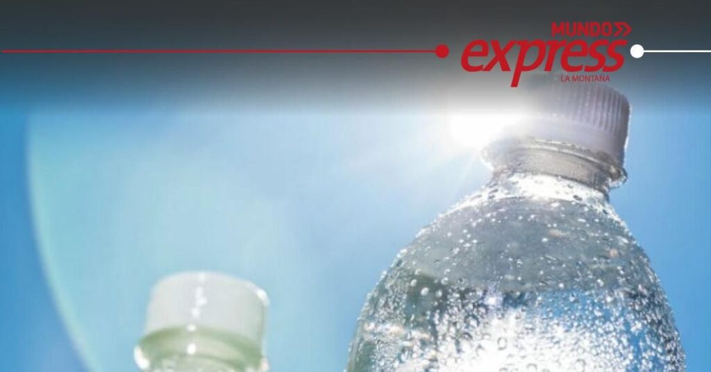 ¡Solidaridad en Huejutla! regalan agua para combatir el calor