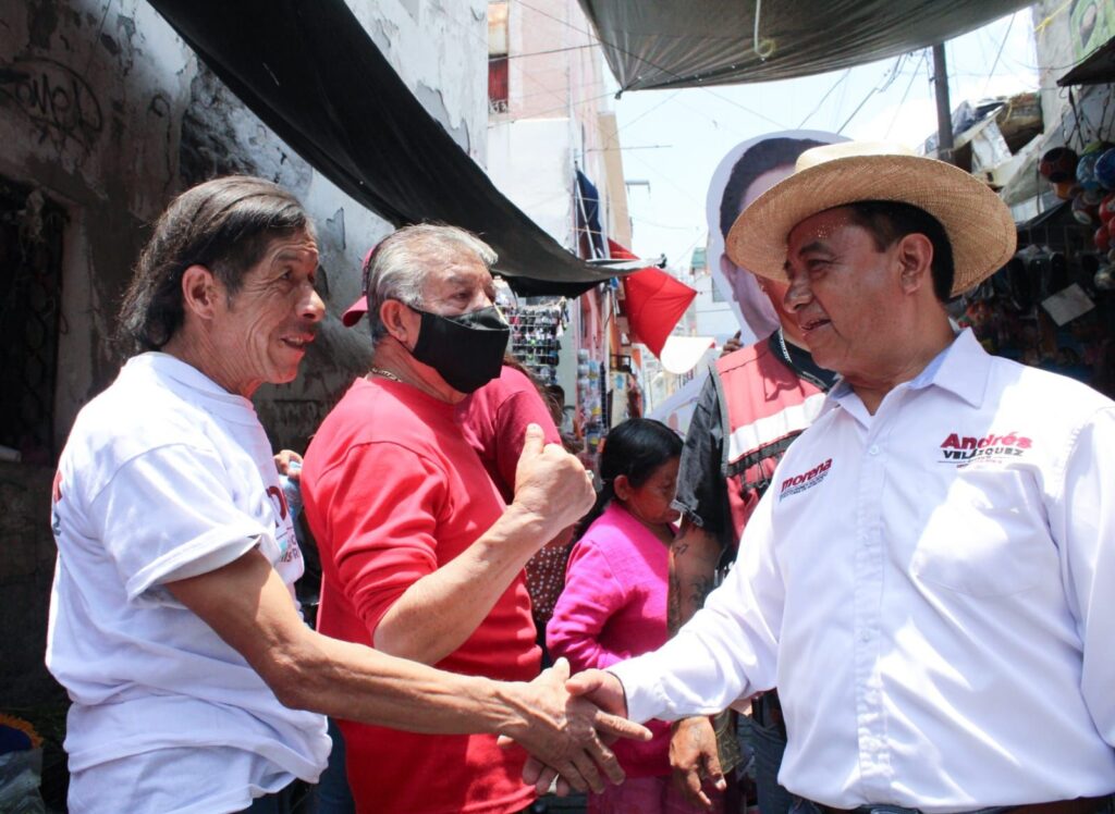 Un Paseo con Andrés Velázquez por el Vibrante Mercado Primero de Mayo