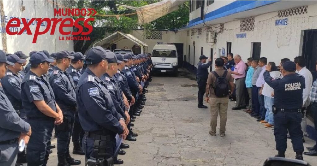 Promueven a 22 elementos de policía en Huejutla