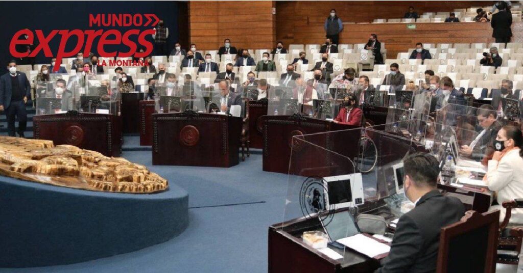 Entregan informes en la LXV Legislatura