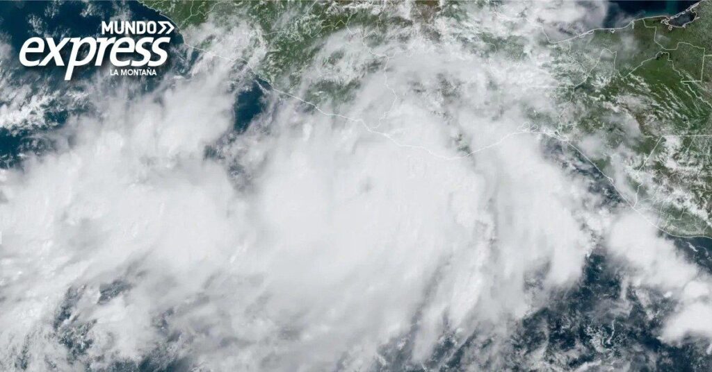 Huracán John llegará a tierra entre Oaxaca y Guerrero