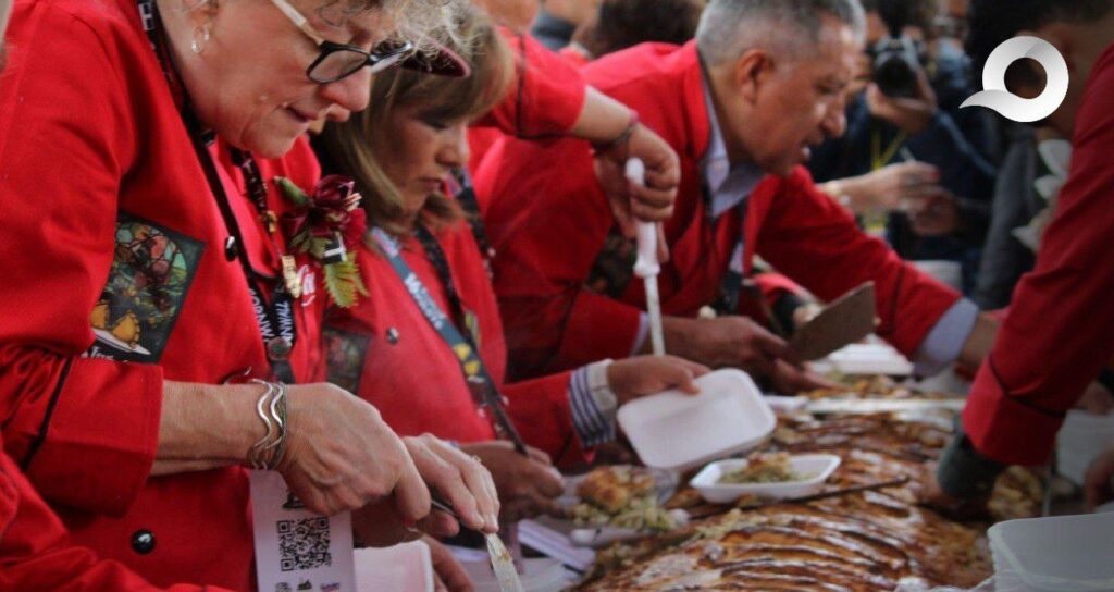 Elaboran el paste más grande del mundo en Real del Monte