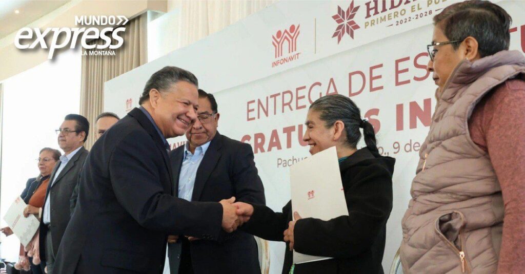 Julio Menchaca analiza con Infonavit programa de vivienda