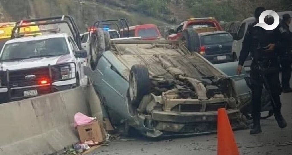 Choque múltiple en carretera a Real del Monte deja vehículos destrozados